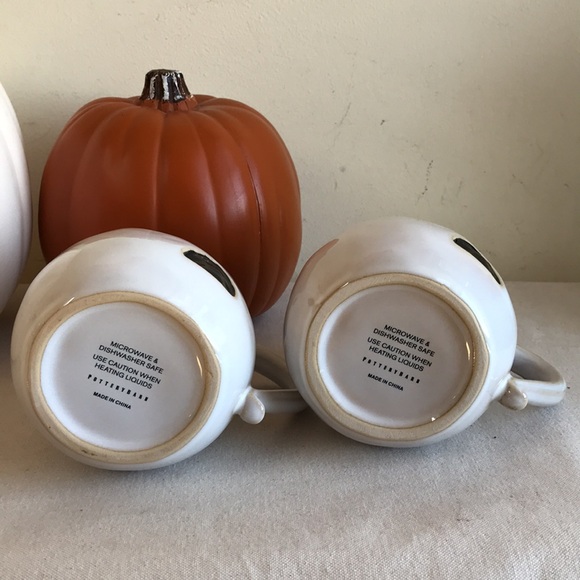 Pottery Barn First Edition ghost mugs set of 2 white Earthenware Halloween ghost - Picture 7 of 8